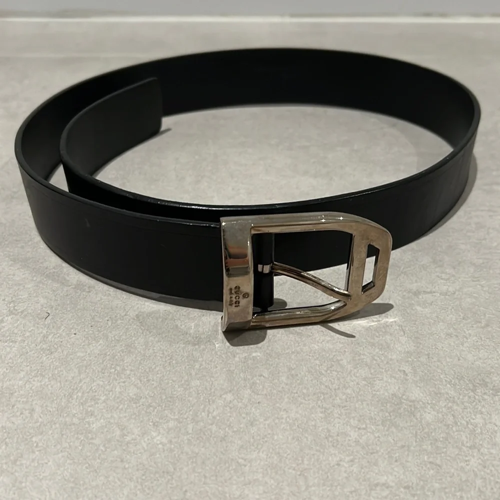 Gucci men black leather belt with silver hardware with embossed logo designer